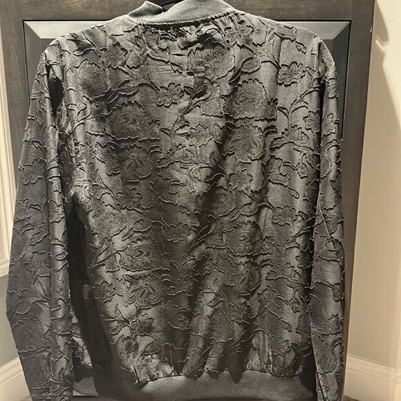 Lace black jacket size medium! Loose band bottom! Sheer !! - Picture 4 of 10